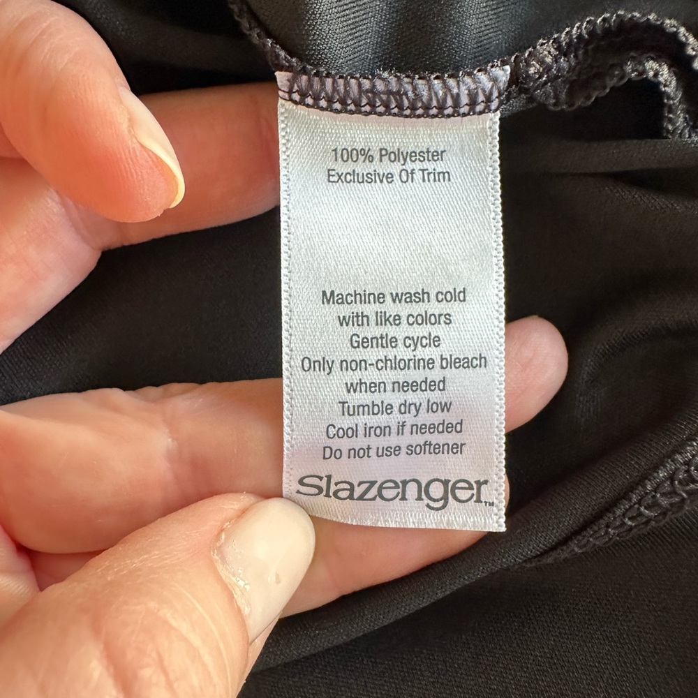 Women’s Slazenger Sleeveless golf shirt.  Great condition.  Size Medium. - Picture 4 of 4